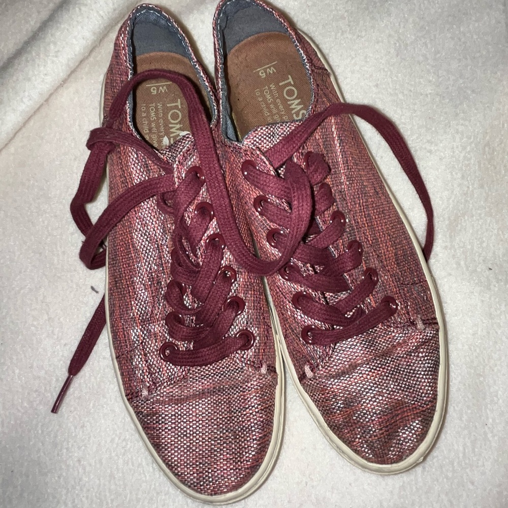 Toms Shoes